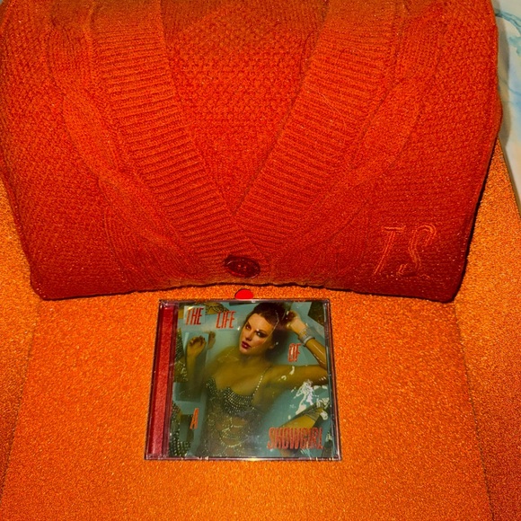 TAYLOR SWIFT “THE LIFE OF A SHOWGIRL” Cardigan box set - Picture 5 of 5